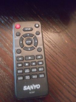 2 DVD PLAYERS only 1 has remote