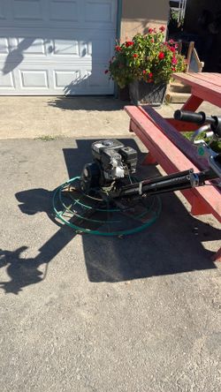 Power trowel
