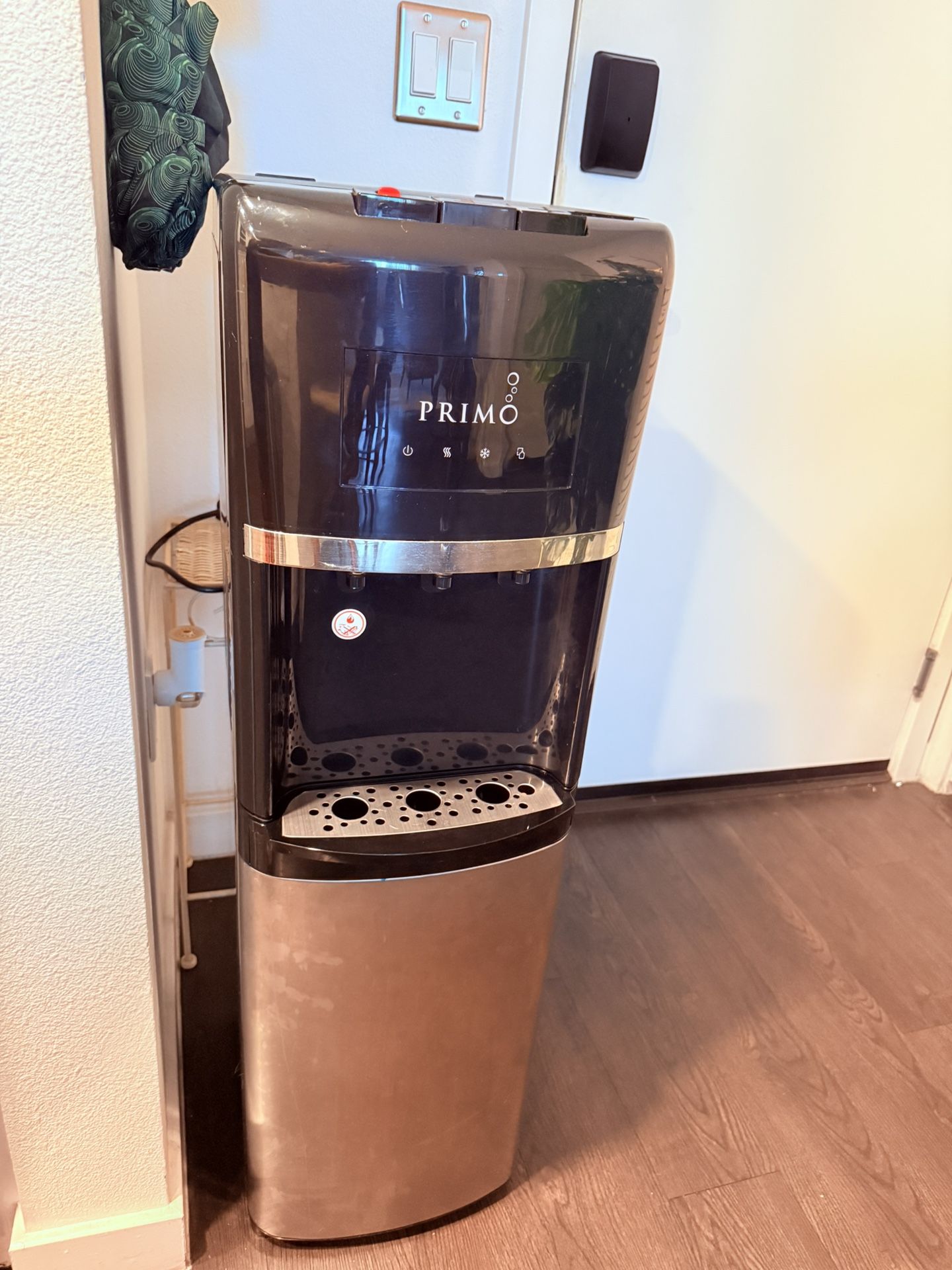 WATER DISPENSER