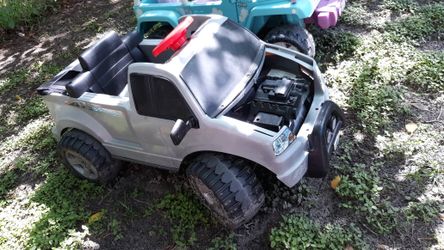 Kids 12 volt truck. Seats 1 child $50