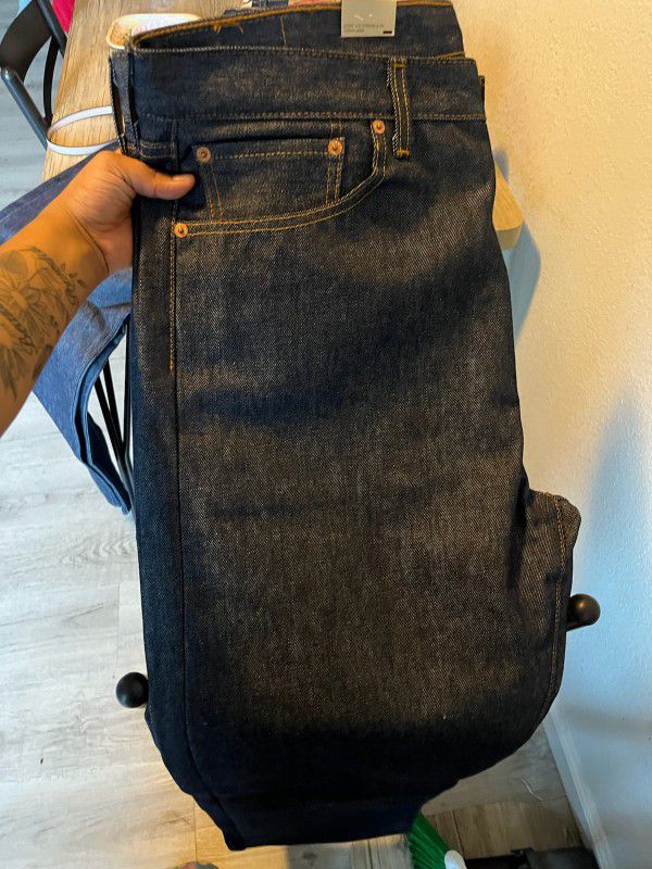 Levi's® Men's 501® Original Shrink-To-Fit™ Straight Fit Jean

