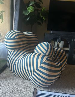 Mama Up oversized chair and ottoman statement piece!!!