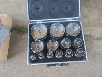 13 pc metal and stainless steel holesaw set