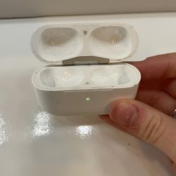 Airpod Pro Case (no airpods included)