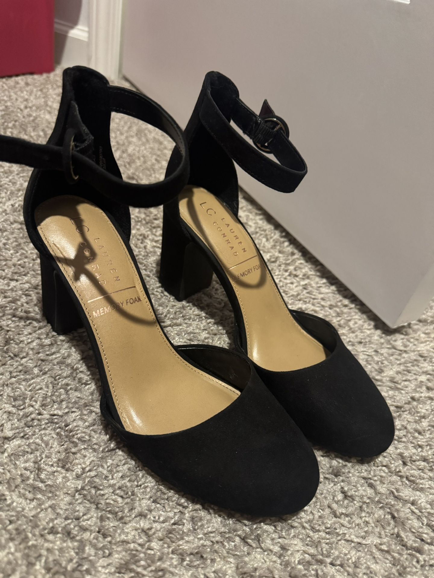 Women’s Closed Toe Heels