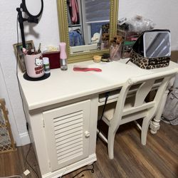 Desk And Chair / Vintage 