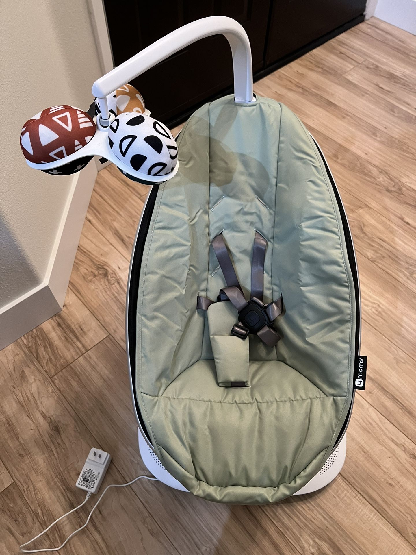 4moms mamaRoo Multi-Motion Baby Swing