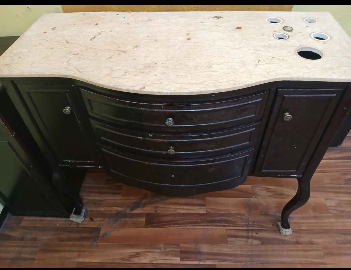 Vintage Salon Station