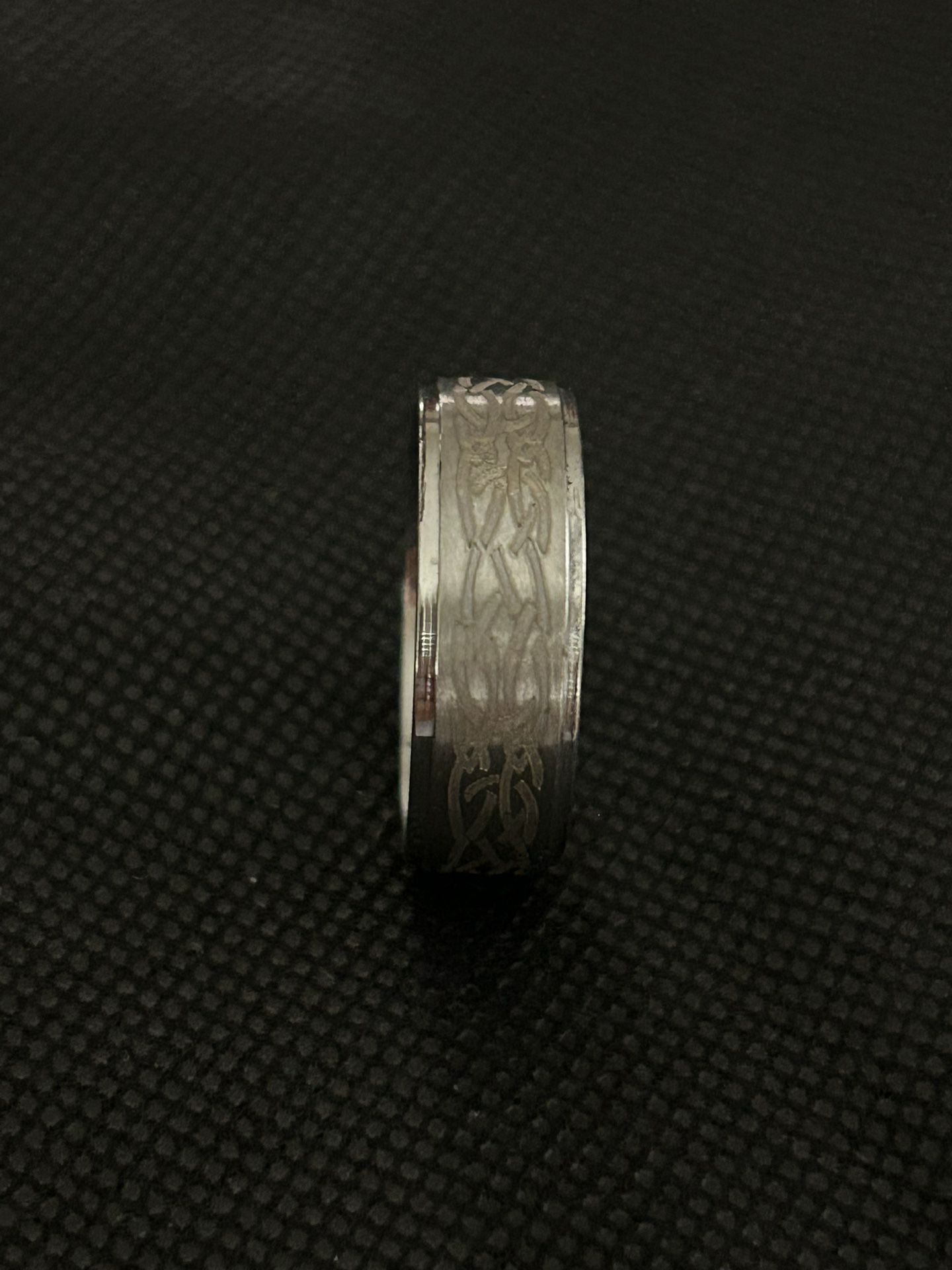 Mens Ring Silver Tone Band W/Tribal Design NEW
