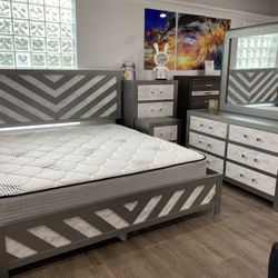 KING BED DRESSER MIRROR NIGHTSTAND ON SALE NOW OFFER ENDS 11/30/25!!**