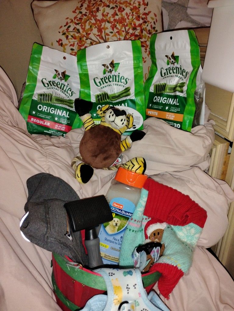 Favorite Greenies Size Regular,Petite, and Teenie, Christmas Sweaterxs, Harness,Xs,Toy(brand New squeaky, Shampoo, And Easy To Use Brush,Thundershir