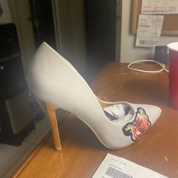 SIZE 7 BRAND NEW VERY CLEAN BEAUTIFUL $10