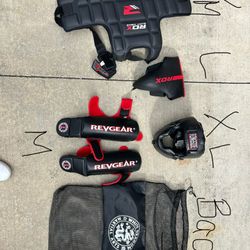 Free!! Sparing Equipment- Perfect For Child Around 4 1/5 Ft Tall