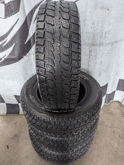 235/65r17 "Near New" Winter Cat studded snow tires 