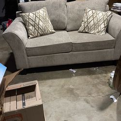 Living Spaces Couches Must Go Almost New