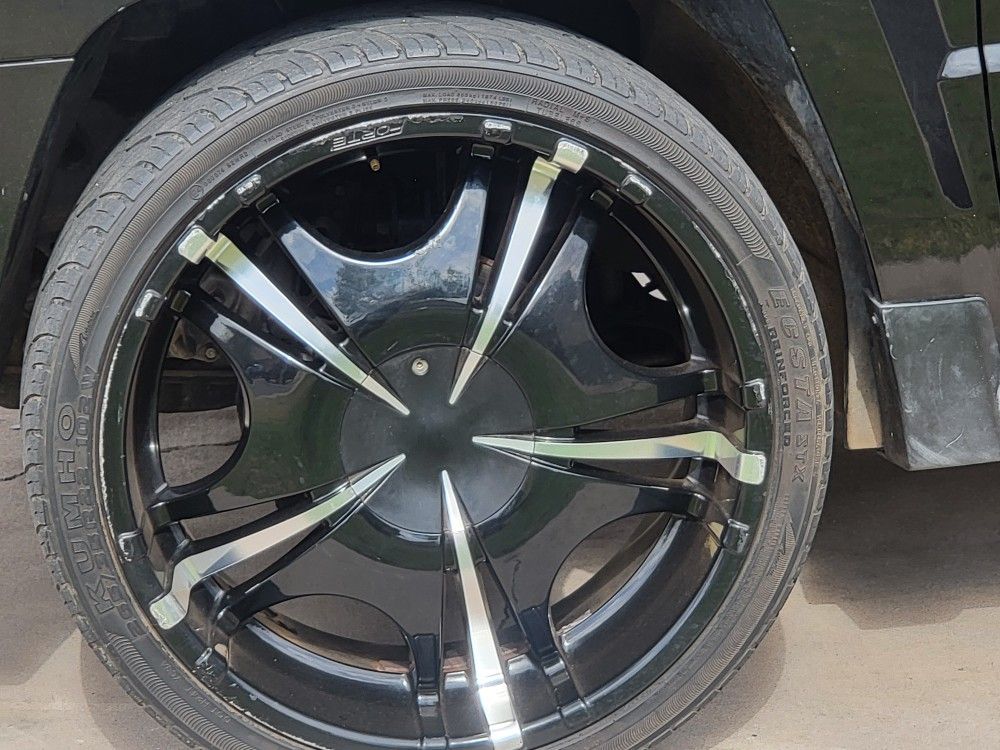 Set Rims 22".5lubs/universal (https://offerup.com/redirect/?o=SmVlcC5jaHJ5c2xlci5kb2RnZQ==.charguer.)$350