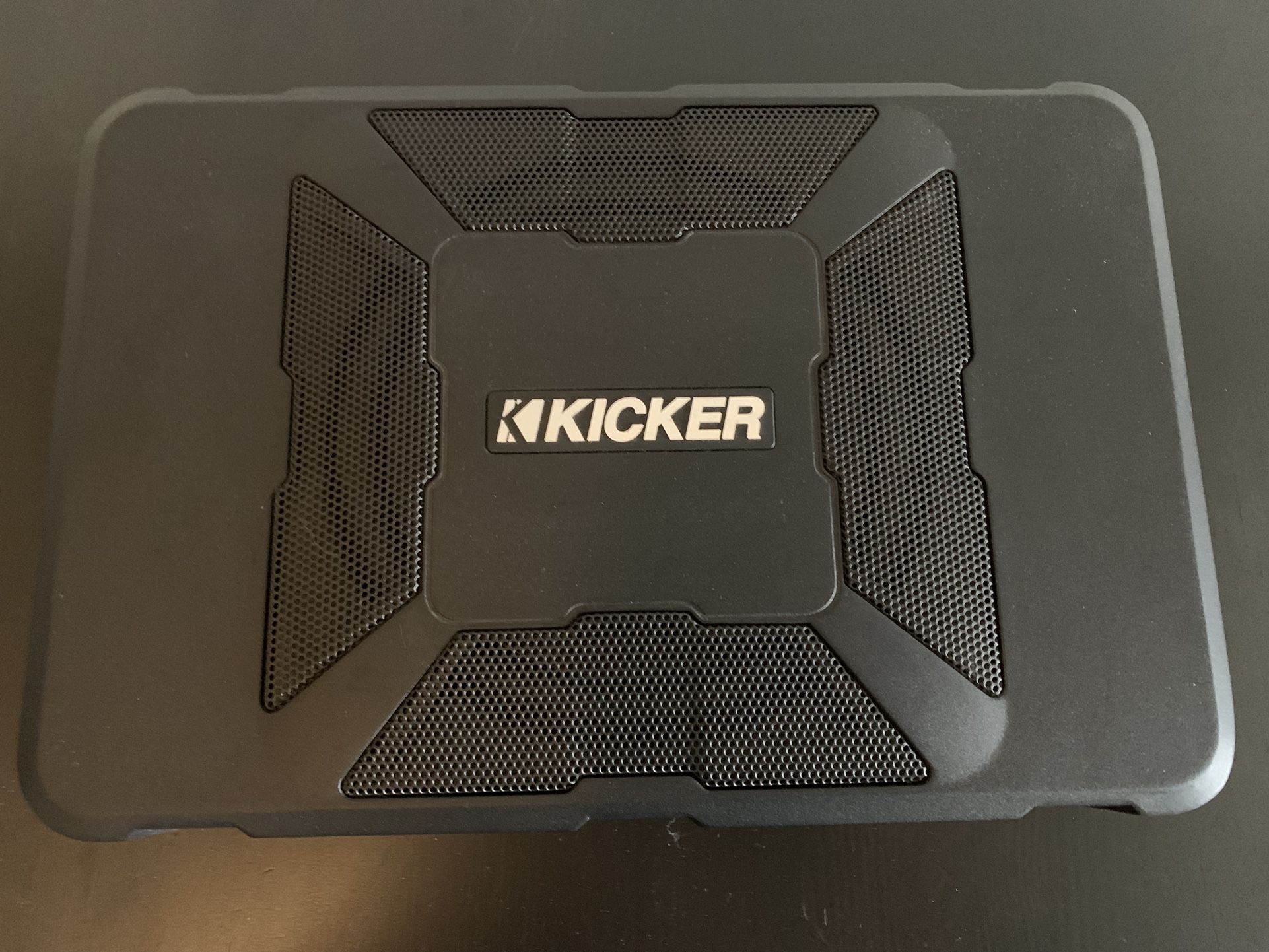 Kicker Hideaway 8" Sub with integrated 150 W Amp