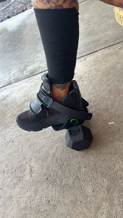Monkey feet