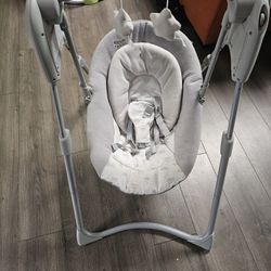 Graco Slim Spaces Compact Baby Swing