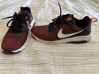 Nike Youth Shoes Size 7