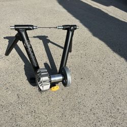 Saris Fluid Trainer - Immaculate $100