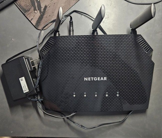 Netgear AX1800 WIFI ROUTER Model RAX10