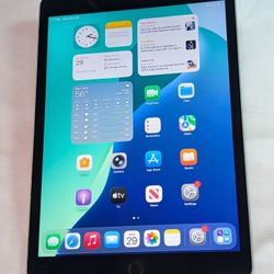 Very NICE APPLE iPad 9th Gen 10.2 inch 256GB iOS26