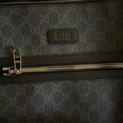 GUCCI GG SUPREME MESSENGER BAG