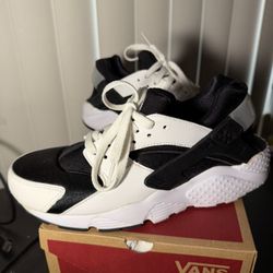 Nike air huaraches og orca size 7 / wm 8.5