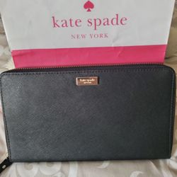 Está  Nueba.   New.   🆕.     Kate Spade.  