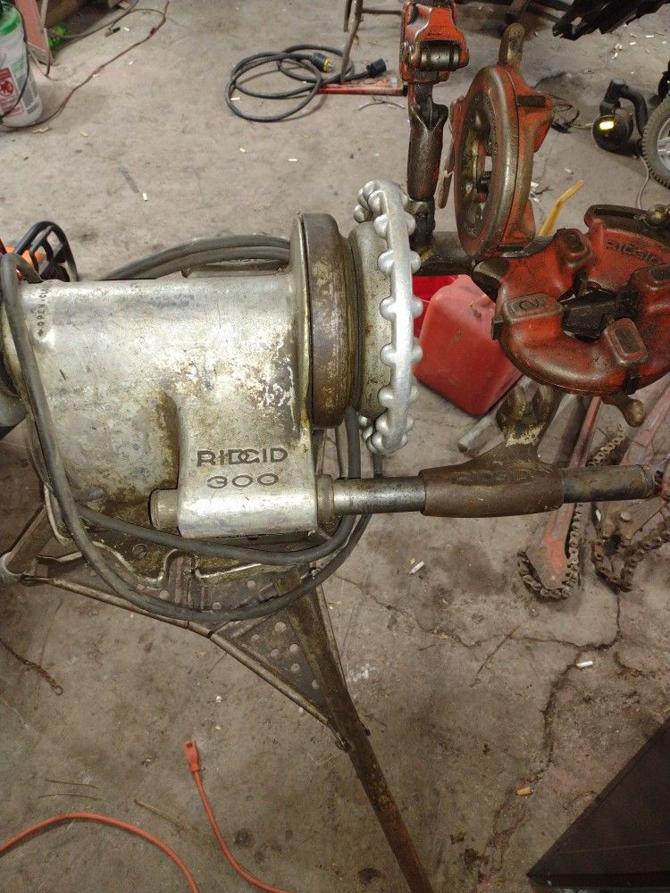 Rigid 300 Pipe Cutting And Threading Tools