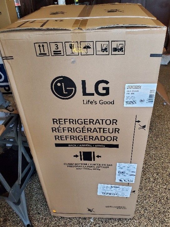 LG Refrigerator 6 cf Model LRONC0605V