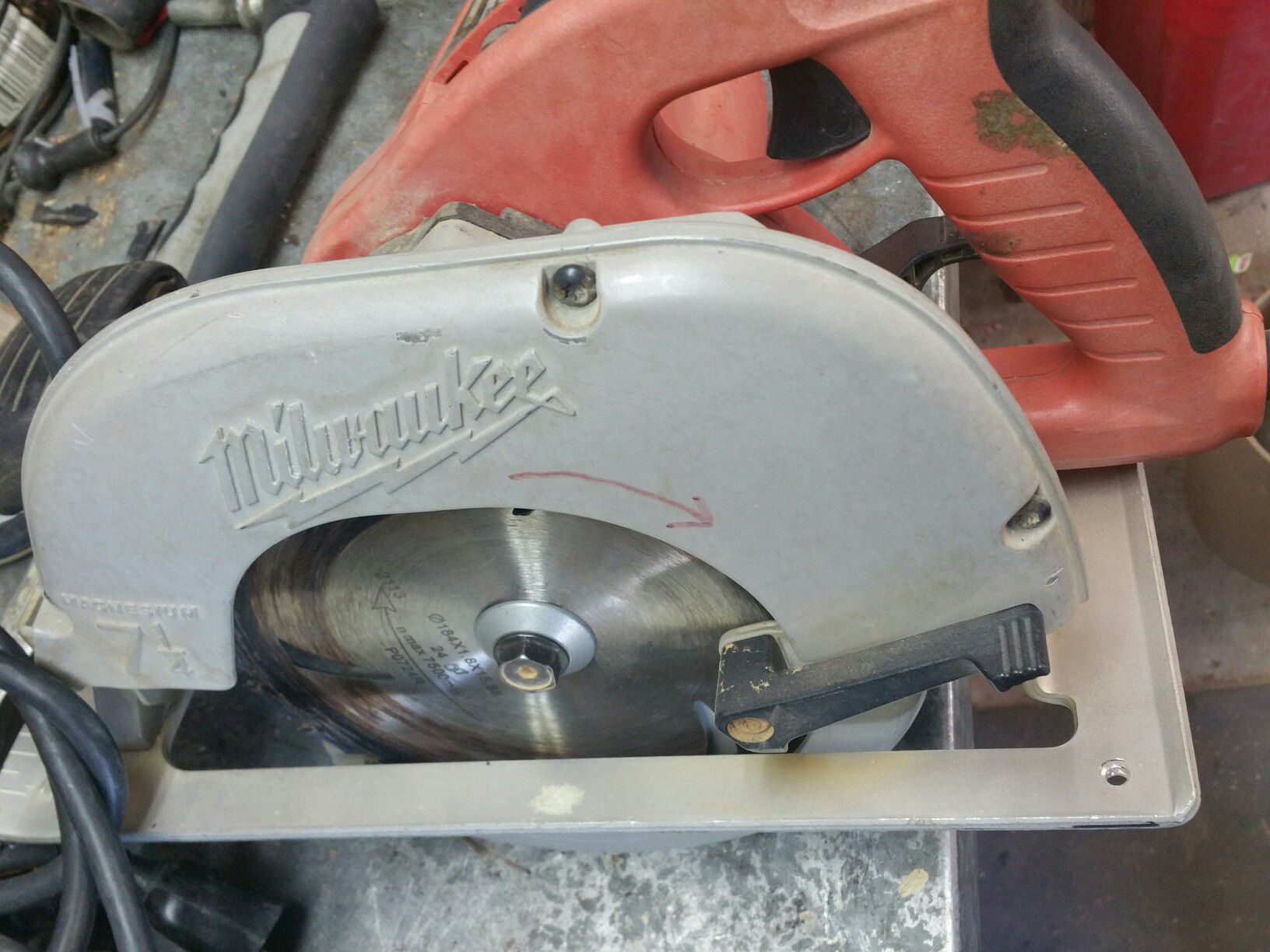 Milwaukee tilt lock circular saw model 6391