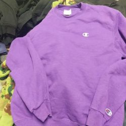 purple champion sweatshirt (M)