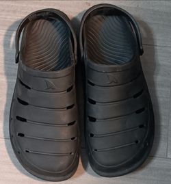 Men's size 6 crocs  black