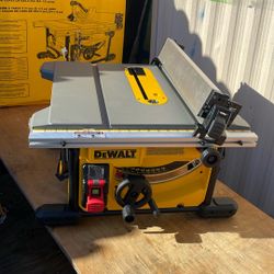 DEWALT 15 Amp Corded 8-1/4 in. Compact Portable Jobsite Tablesaw
