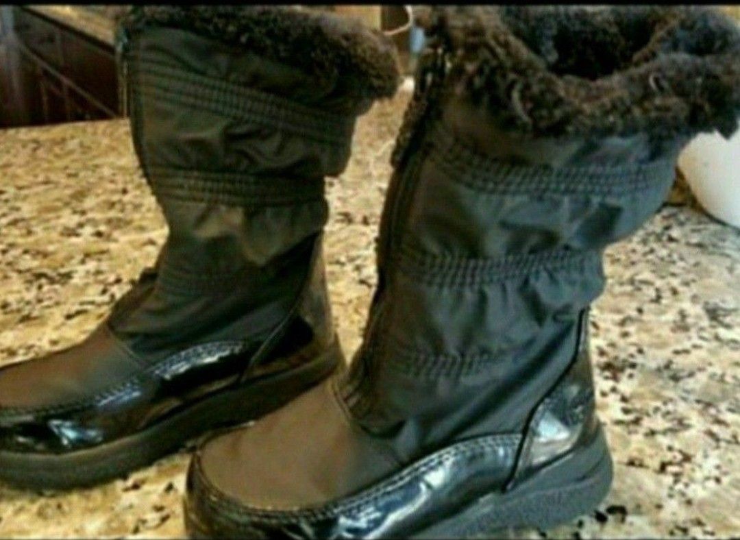Black Totes Girls Boots. Size - Girls 9M