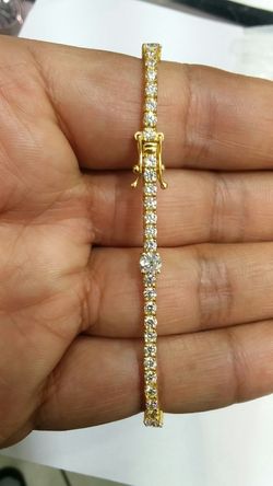 18k gold tennis bracelet vs Diamonds 4 ct diamonds 8.2 grams