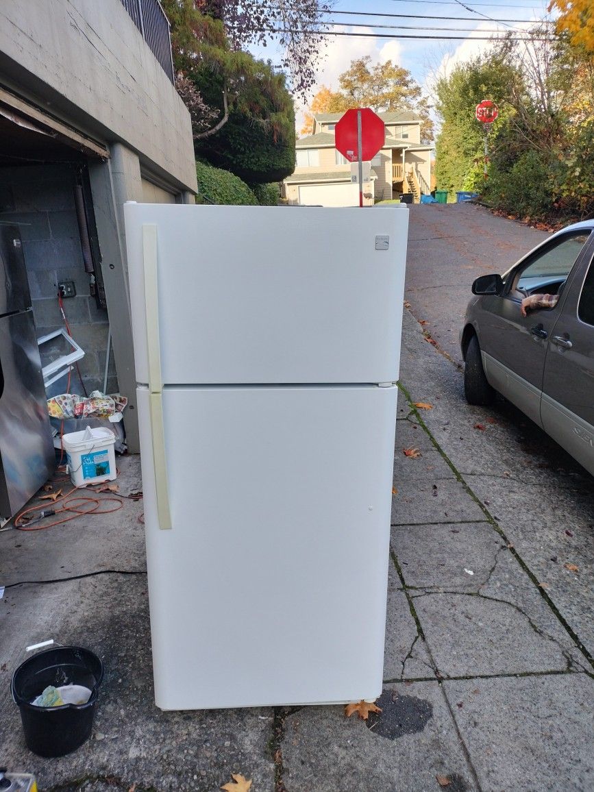 Kenmore White Refrigerator - Can Deliver