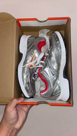 Nike Run II Girls Sneakers – Size 5Y (New)
