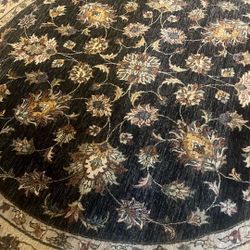 9’ Persian Rug