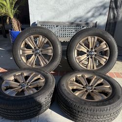 Nissan Titan Wheels & Tires OEM