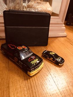 Vintage Toy Racing Champions Rusty Wallace #2 Chevy C-1500, when in its hood the front wheel goes in, it doesn’t affect it from moving, I added the s