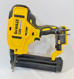 DEWALT DCN680 20-Volt MAX XR Lithium-Ion Cordless 18-Gauge Brad Nailer (Tool-Only)  Scratch