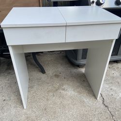Make Up Table