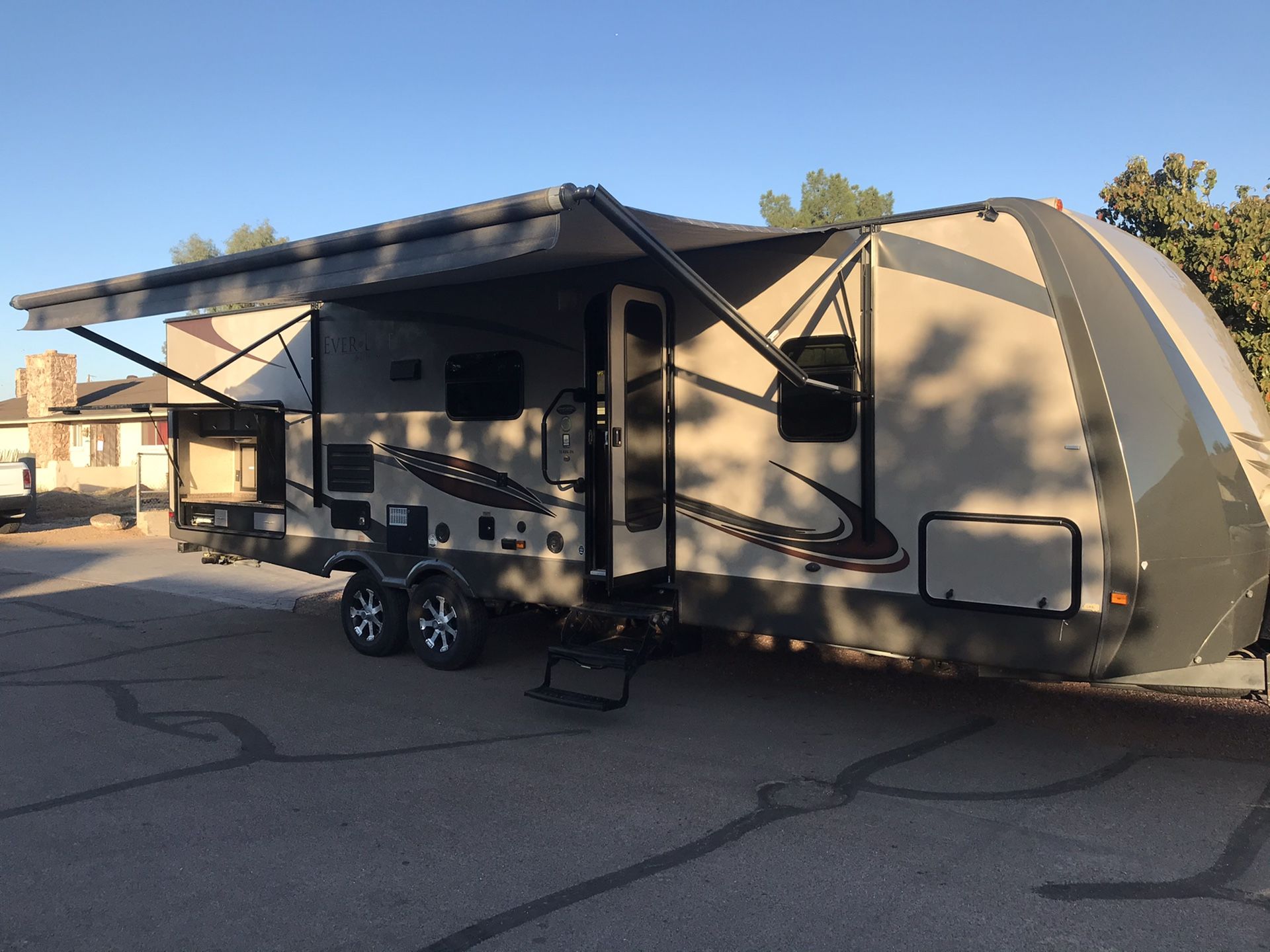 Ever-Lite Evergreen 32-foot trailer. Outstanding condition.