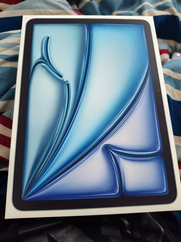 iPad Air 11-inch (M3) Wi-Fi + Cellular (2025) 128GB UNLOCKED