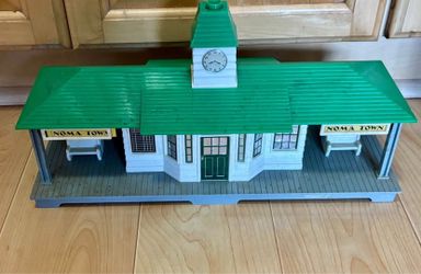 Vintage Noma Station - Green Talking - O Scale Trains