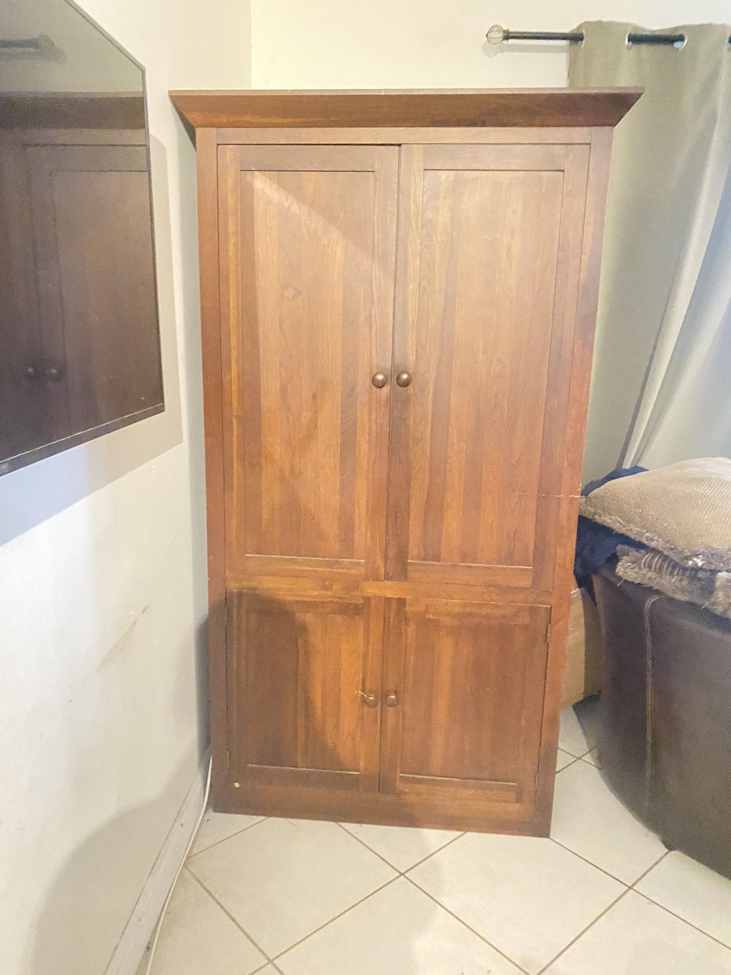 Armoire Furniture (Armario)