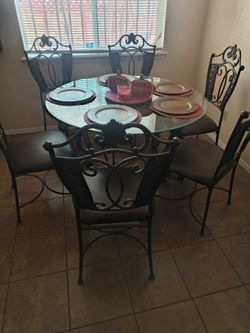 dinning room set table / 6 chairs